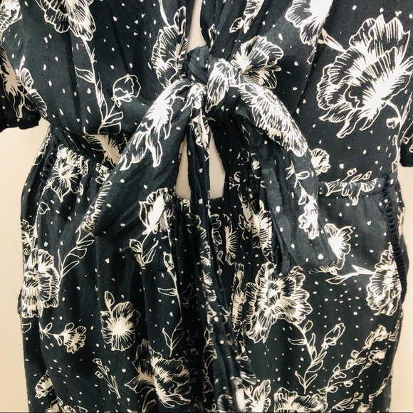 KIVARI Navy & White Floral Playsuit Romper XS Front Tie, Elastic Waist, Pockets - Picture 6 of 12